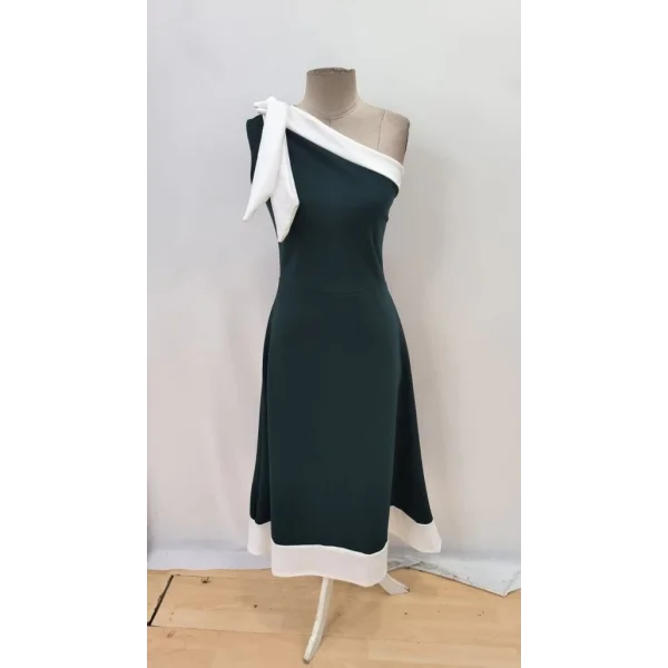 Kadın Tek Omuzu Açık Omuzlardan Kurdela Detaylı çift Renkli Ithal Krep Elbise