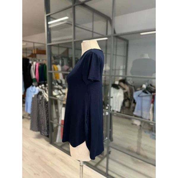 Kadın Türlü Viskon Kumaş Yırtmaç Detaylı Bluz