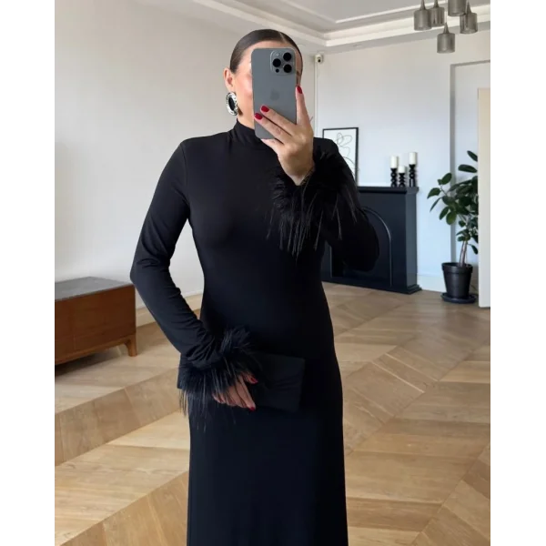 Kadın Uzun Kollu Balıkçı Yaka Kol Ağzı Tüy Detaylı Uzun Krep Elbise