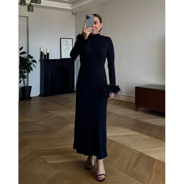 Kadın Uzun Kollu Balıkçı Yaka Kol Ağzı Tüy Detaylı Uzun Krep Elbise