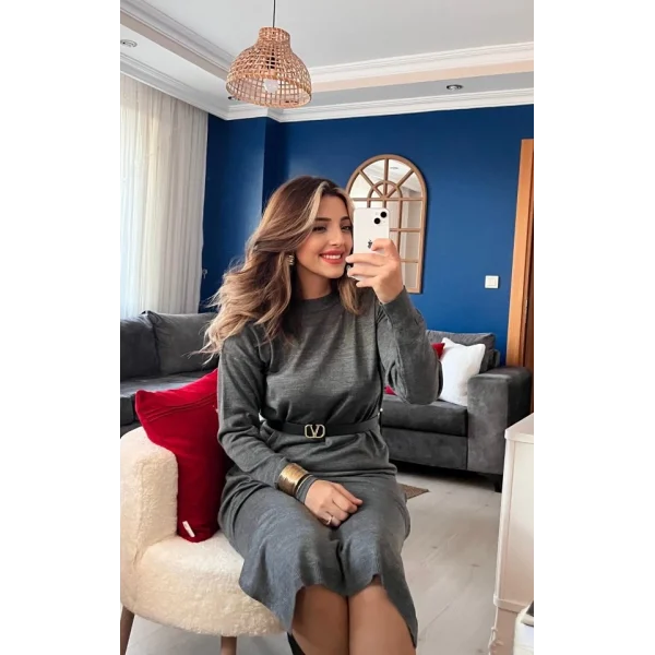 Kadın Uzun Kollu Bisiklet Yaka Yırtmaç Detay Triko Midi Boy Elbise