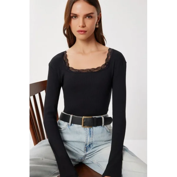 Kadın Uzun Kollu Kare Yaka Tül Detay Kaşkorse Kumaş Bluz