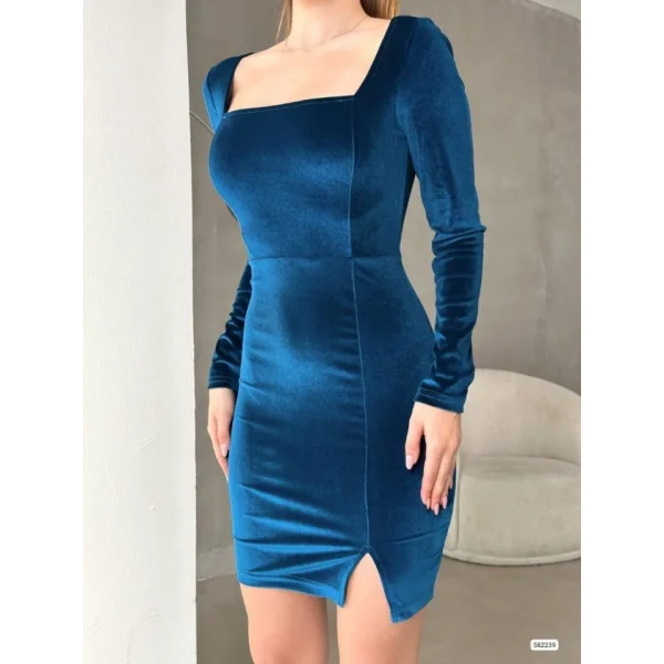Kadın Uzun Kollu Kare Yaka Yırtmaç Detay Kadife Kumaş Mini Elbise