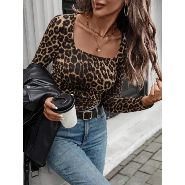 Kadın Uzun Kollu Kare Yakalı Leopar Desenli Dalgıç Bluz