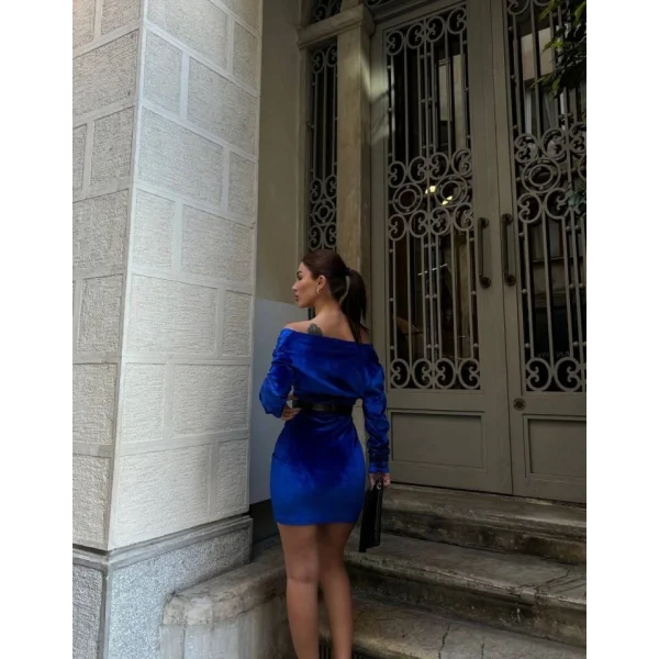 Kadın Uzun Kollu Kruvaze Yaka Omuz Dekolteli Kemer Dahil Mini Kadife Elbise