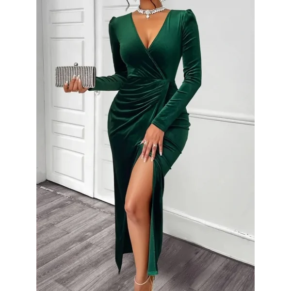 Kadın Uzun Kollu Kruvaze Yaka önünden çapraz Detaylı Uzun Kadife Elbise
