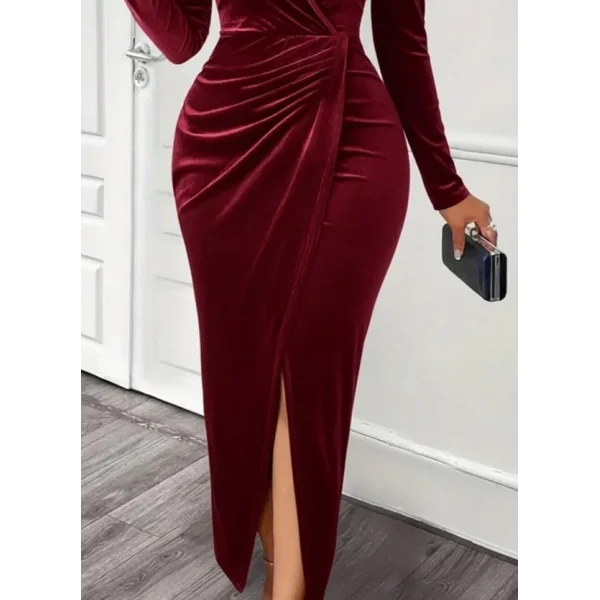 Kadın Uzun Kollu Kruvaze Yaka önünden çapraz Detaylı Uzun Kadife Elbise