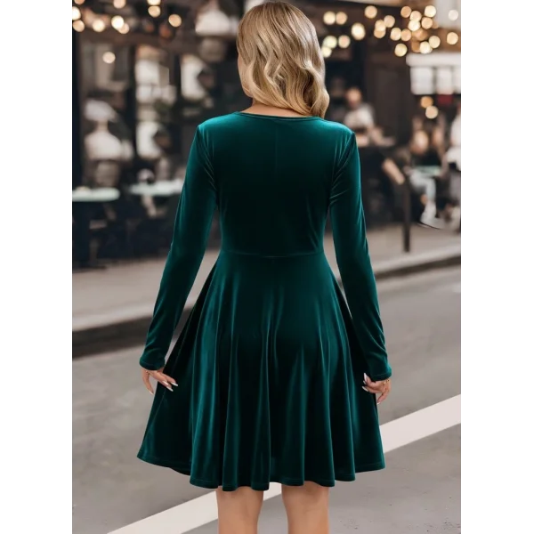 Kadın Uzun Kollu Kruvaze Yakalı Toka Detaylı Mini Kadife Elbise