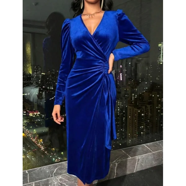 Kadın Uzun Kollu Kruvaze Yakalı Yandan Büzgülü Midi Kadife Elbise