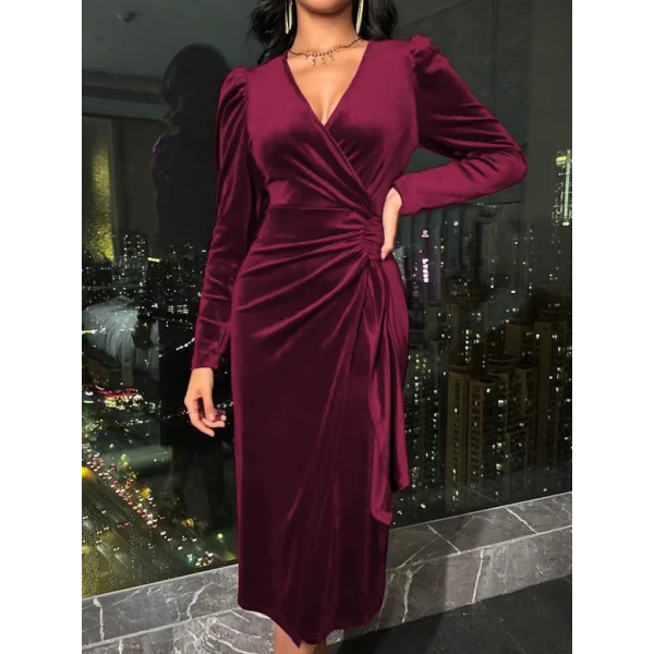 Kadın Uzun Kollu Kruvaze Yakalı Yandan Büzgülü Midi Kadife Elbise