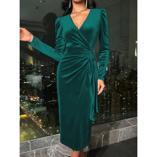 Kadın Uzun Kollu Kruvaze Yakalı Yandan Büzgülü Midi Kadife Elbise