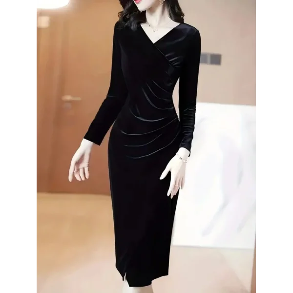 Kadın Uzun Kollu Kruvaze Yakalı Yandan Büzgülü önden çapraz Detaylı Midi Kadife Elbise