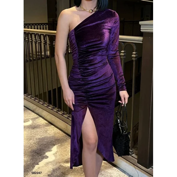 Kadın Uzun Kollu Omuz Dekolteli Büzgü Ve Asimetrik Yırtmaç Detay Elbise