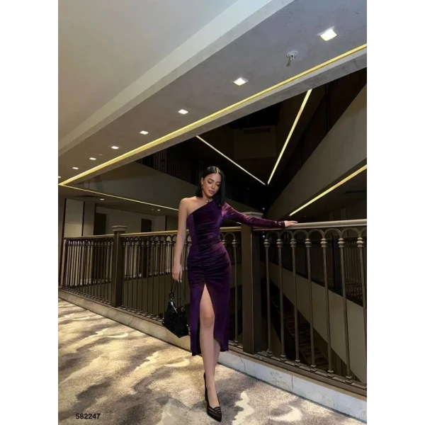 Kadın Uzun Kollu Omuz Dekolteli Büzgü Ve Asimetrik Yırtmaç Detay Elbise