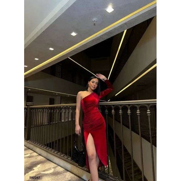 Kadın Uzun Kollu Omuz Dekolteli Büzgü Ve Asimetrik Yırtmaç Detay Elbise