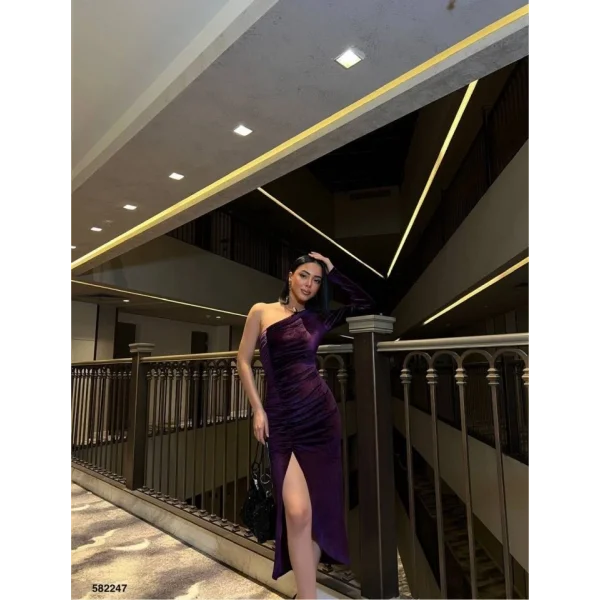 Kadın Uzun Kollu Omuz Dekolteli Büzgü Ve Asimetrik Yırtmaç Detay Elbise