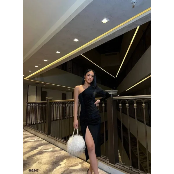 Kadın Uzun Kollu Omuz Dekolteli Büzgü Ve Asimetrik Yırtmaç Detay Elbise