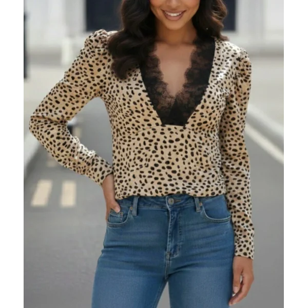 Kadın Uzun Kollu önden Derin Dantel Yaka Leopar Desenli Dalgıç Bluz