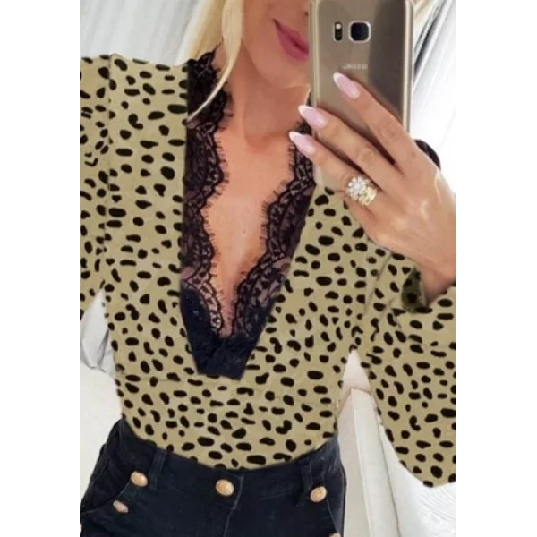 Kadın Uzun Kollu önden Derin Dantel Yaka Leopar Desenli Dalgıç Bluz