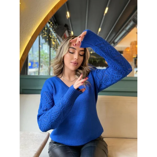 Kadın Uzun Kollu V Yaka Kol Delikli Baklava Desen Detaylı Triko Kazak