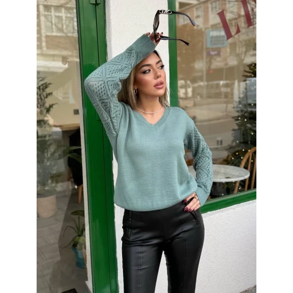 Kadın Uzun Kollu V Yaka Kol Delikli Baklava Desen Detaylı Triko Kazak