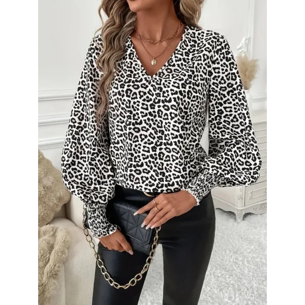 Kadın Uzun Kollu V Yaka Kollar Gipe Detaylı Leopar Desenli Süprem Bluz