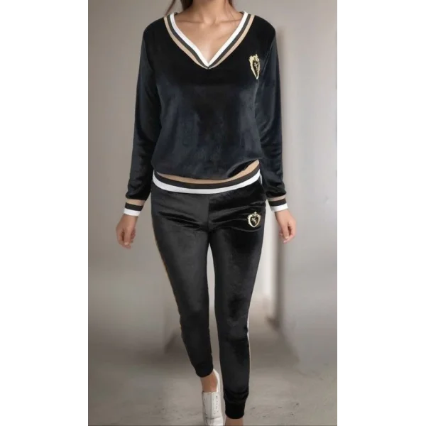 Kadın Uzun Kollu V Yaka Yakası Ve Kol Ağzı şerit Detay Armalı Kadife Takım