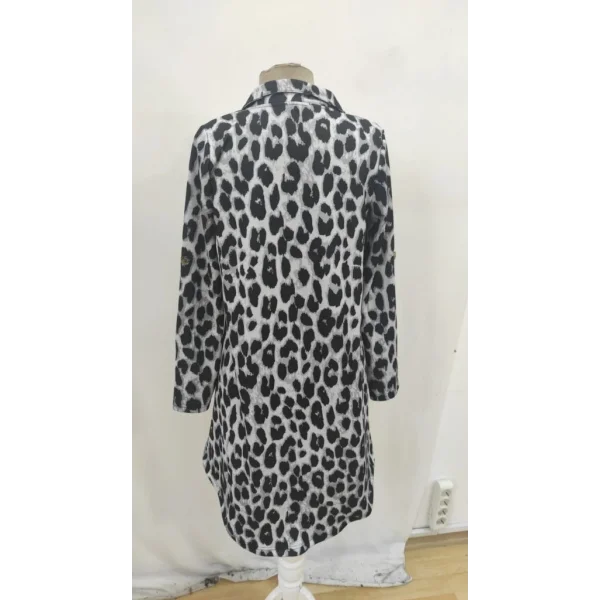 Kadın Uzun Kollu Yakalı önden Düğmeli Leopar Desenli Modal Midi Elbise