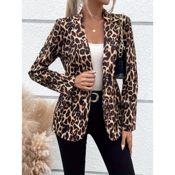 Kadın Uzun Kollu Yakalı Vatkalı Detaylı Leopar Desenli önden Düğmeli Atlas Ceket