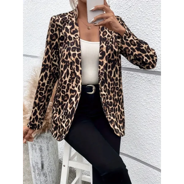 Kadın Uzun Kollu Yakalı Vatkalı Detaylı Leopar Desenli önden Düğmeli Atlas Ceket