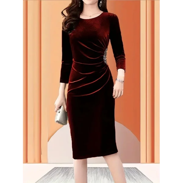 Kadın Uzun Kollu Yakası Açık Yanlardan Büzgülü Taş Detaylı Midi Kadife Elbise