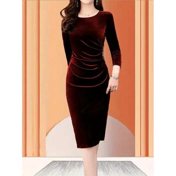 Kadın Uzun Kollu Yakası Açık Yanlardan Büzgülü Taş Detaylı Midi Kadife Elbise