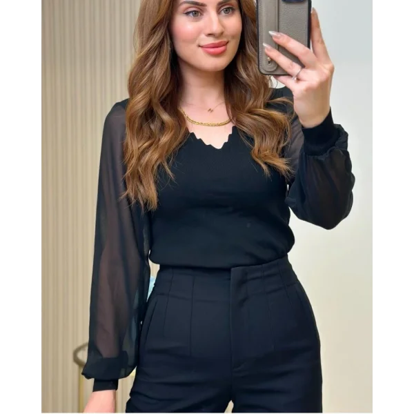 Kadın V Yaka Kolları Dökümlü Tül Detay Triko Bluz