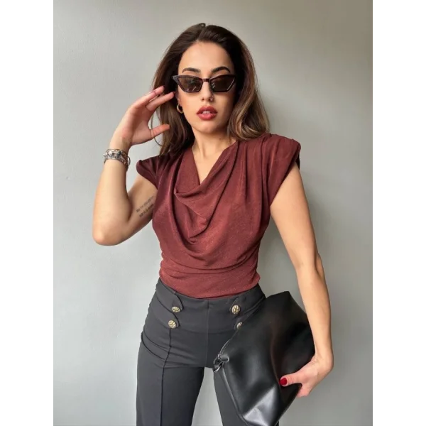 Kadın V Yaka Vatka Detay Kolsuz Dökümlü Bluz