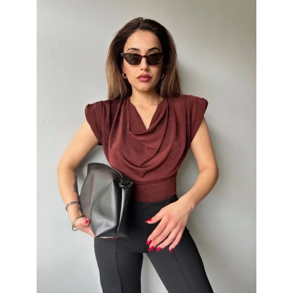 Kadın V Yaka Vatka Detay Kolsuz Dökümlü Bluz