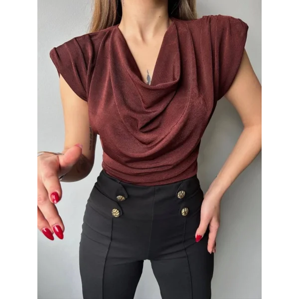 Kadın V Yaka Vatka Detay Kolsuz Dökümlü Bluz