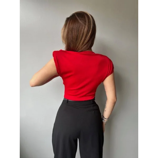 Kadın V Yaka Vatka Detay Kolsuz Dökümlü Bluz