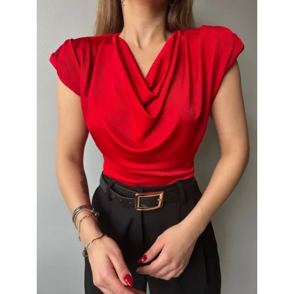 Kadın V Yaka Vatka Detay Kolsuz Dökümlü Bluz