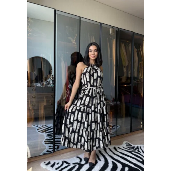 Kadın Viskon Kumaş Ip Askılı Halter Yaka Cepli Midi Boy Elbise