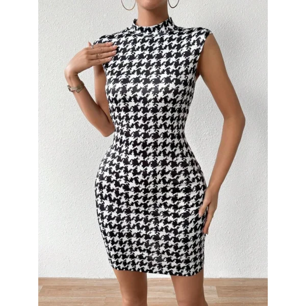 Kadın Yarı Balıkçı Yaka Kolsuz Desenli Kısa Dalgıç Elbise