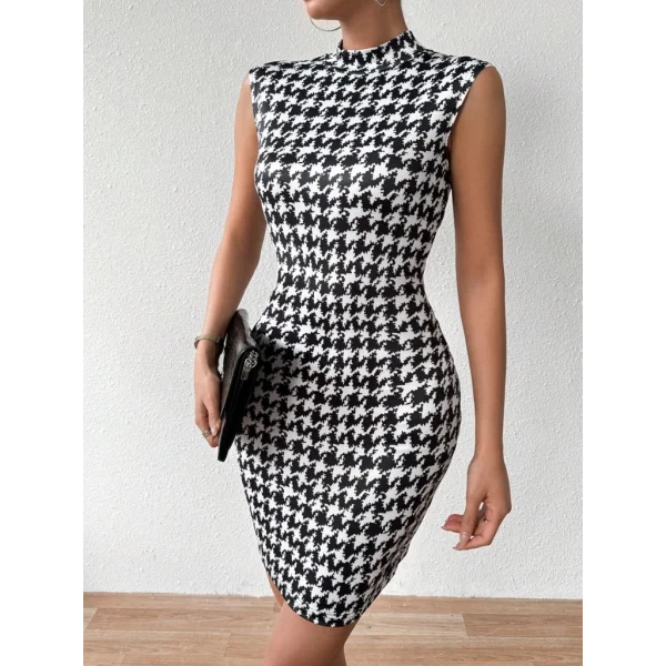 Kadın Yarı Balıkçı Yaka Kolsuz Desenli Kısa Dalgıç Elbise