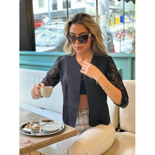 Kadın Yarım Dantel Kollu önü Açık Kısa Atlas Ceket