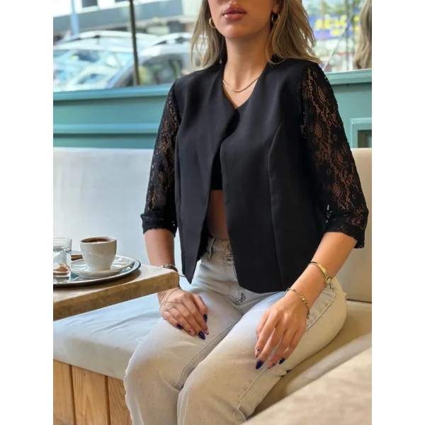 Kadın Yarım Dantel Kollu önü Açık Kısa Atlas Ceket