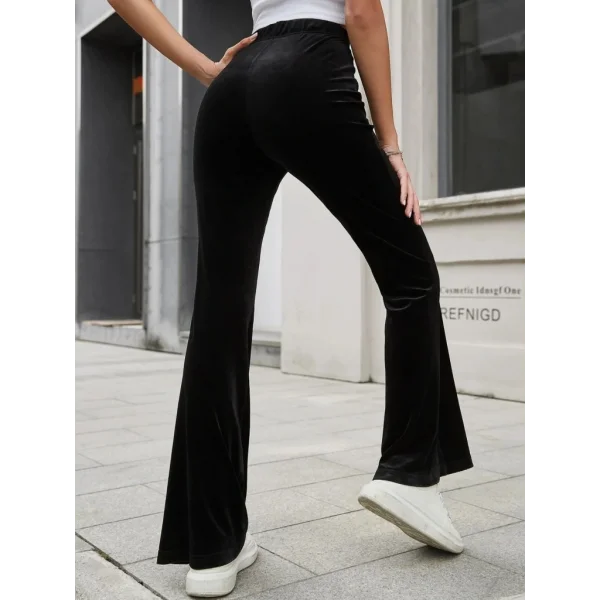 Kadın Yüksek Bel Paçaya Doğru Genişleyen Kadife Pantolon
