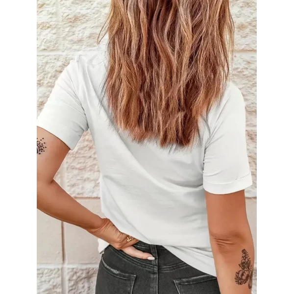 Kadınlar için Şık Leopar Kalp Baskılı Günlük Tişört - Büyük Beden, Makinede Yıkanabilir, Sevgililer Günü & Günlük Kıyafetler için Mükemmel- Beyaz