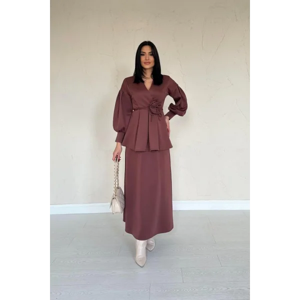 Kahverengi Gül Detaylı Takım