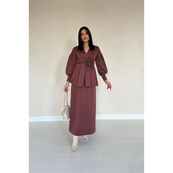 Kahverengi Gül Detaylı Takım