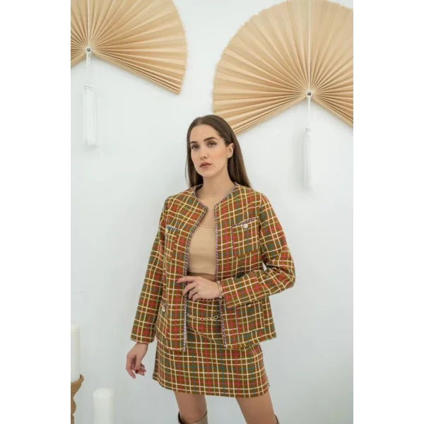 Kahverengi Önü Açık Ceket Ve Eteği Zincirli Takım