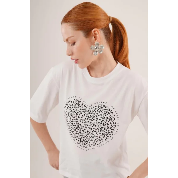 Kalp Baskılı Crop Beyaz Tişört