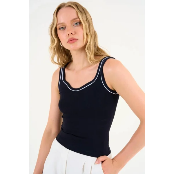 Kalp Yaka Atlet - Siyah-Beyaz